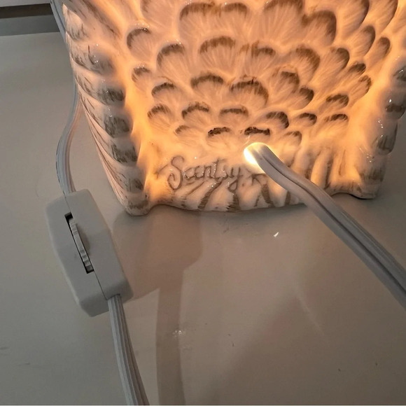 Scentsy Tom Turkey Full-Size Rustic Ivory Wax Warmer. - Picture 6 of 10